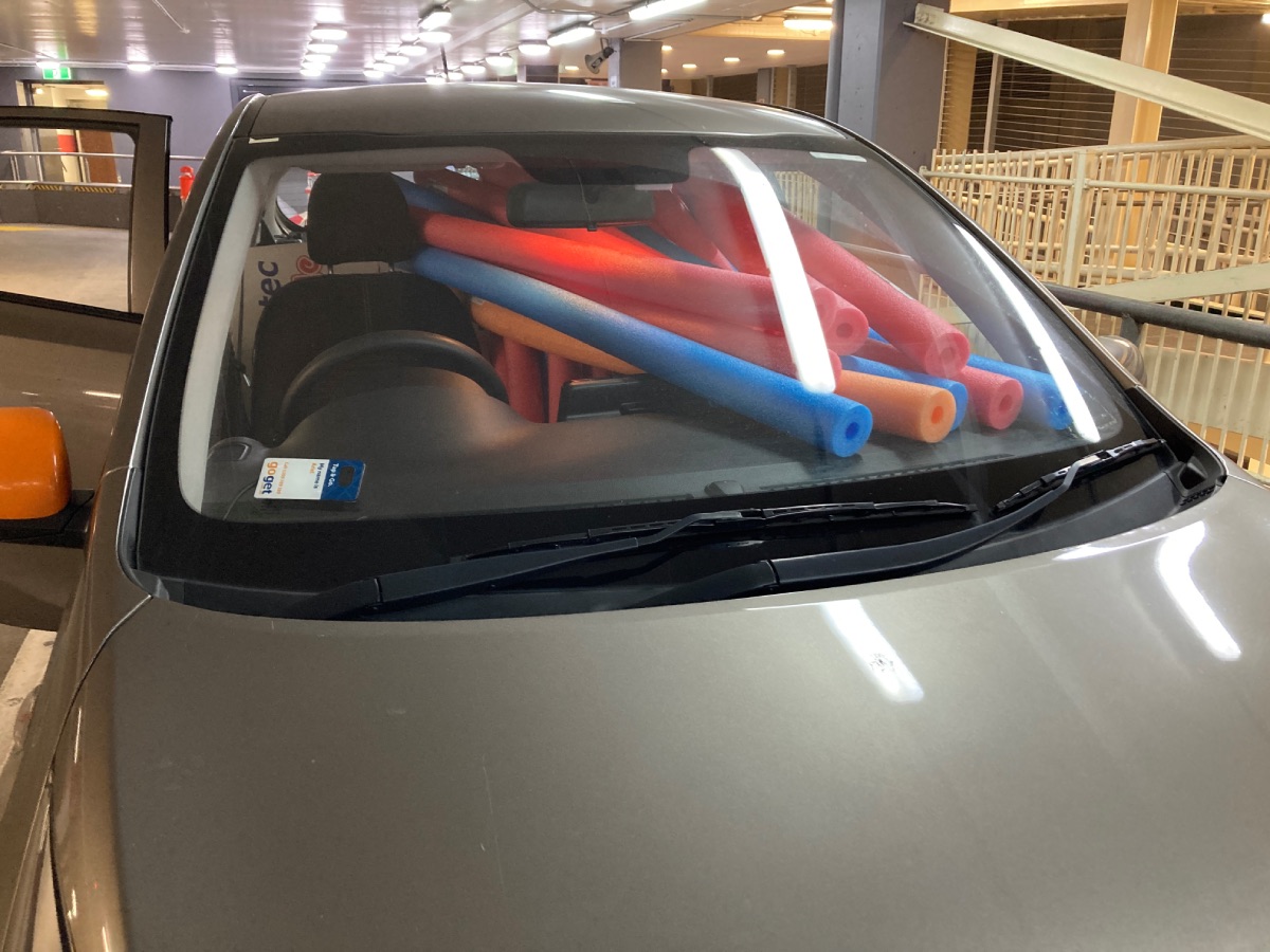 lol_fit_40_pool_noodles_into_a_picanto_1-2.jpg